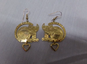 Vintage Gold-Tone Cat Dangle Pierced Earrings With Heart Signed NP - Picture 1 of 3