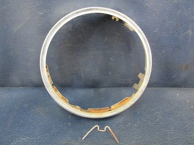 Anillo de retención de bombilla de faro Yamaha DT125 1980-1983 DT175 XT125 XT200 XT250 Foto 1 de 4