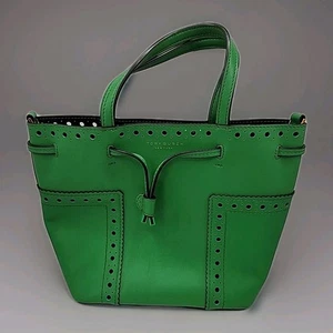 Tory Burch Block-T Brogue Mini Drawstring Tote Bag. Grün - Bild 1 von 13