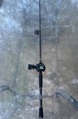 Abu Garcia IntraCarbon Vendetta Fishing Rod & Reel One Piece - Image 1 of 4