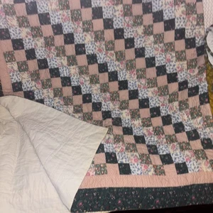 Vintage Upcycled Recycled Vintage Sheet Fabric Patchwork QUILT Machine Sewn BOHO - Picture 1 of 5