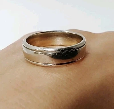 BENCHMARK Wedding Band Ring 10k White Gold 5.8 Grams Size 8.5 - Image 1 of 4