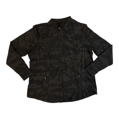 Chaqueta activa para mujer Member's Mark con cremallera semi ajustada estampada zen con orificios para los pulgares Foto 1 de 2