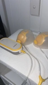 Medela freestyle hands free breast pump - Picture 1 of 2