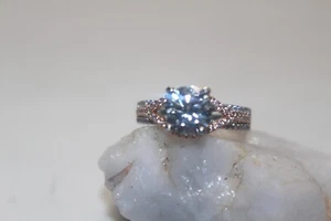 Simulantes de diamantes verdes y blancos caribeños Bella Luce rodio/plata de ley - Imagen 1 de 8