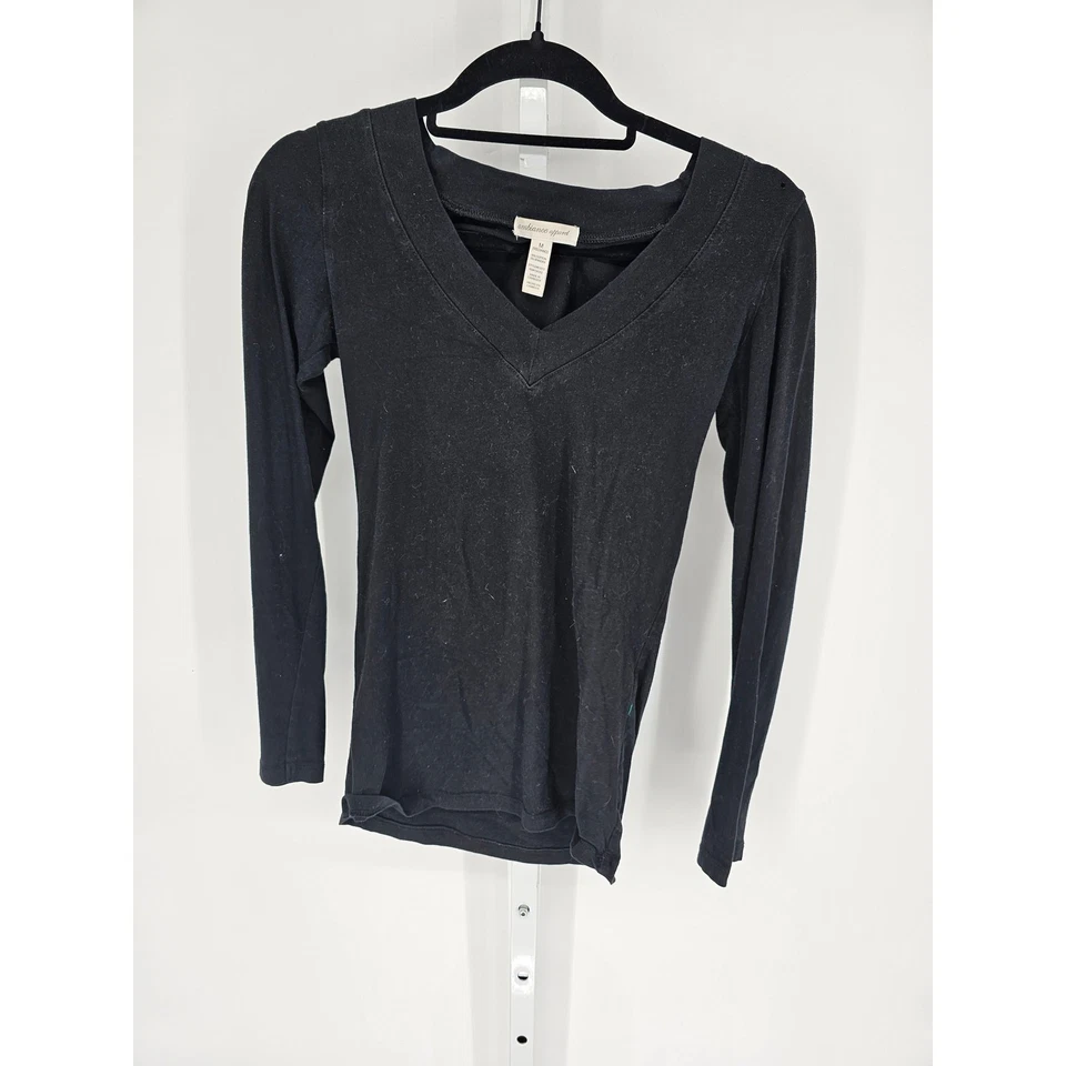 Camiseta Ambiance Apparel para mujer talla M cuello en V manga larga negra lisa ajustada Foto 1 de 3