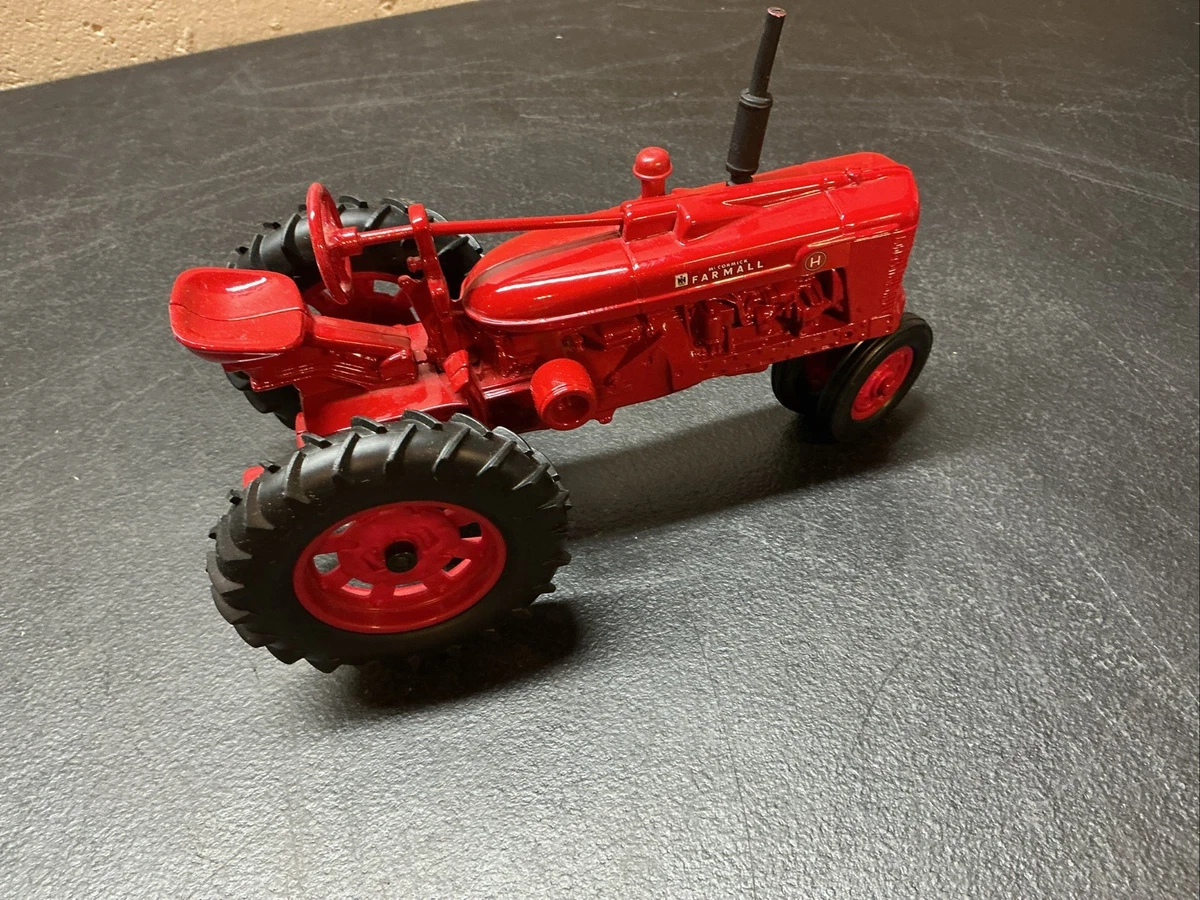 Farmall Tractor 1:16 Vintage Manufacture Diecast Farm Vehicles for