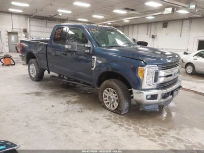 Used Radiator fits: 2017 Ford F250SD PICKUP 6.2L AT Grade A Foto 1 de 4