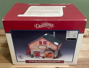 Lemax "Harley's Feed Store" handbemaltes Porzellan beleuchtetes Haus 1993 funktioniert - Bild 1 von 3