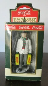 Coca-Cola Brand Town Square Collezione Articolo #7980 "Stocking Up" Consegna Uomo - Foto 1 di 7