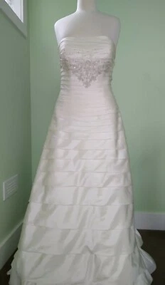 Hermoso vestido de novia Casablanca con capas de cuentas marfil talla 14 usado en excelente estado ❤️💙💜💚 Foto 1 de 4