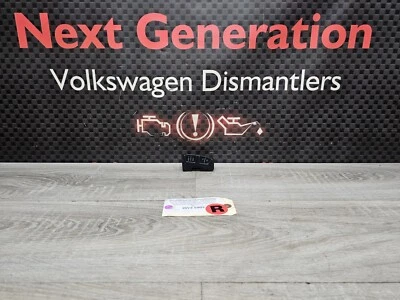 2001 - 2005 Volkswagen Jetta Steering Wheel Right Control Switch Volume & Seek - Image 1 of 4