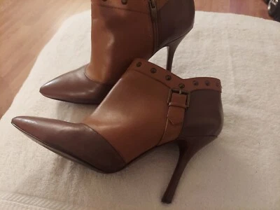 Botines de aguja con tachuelas color tostado camel Enzo Angiolini talla 10M Foto 1 de 4