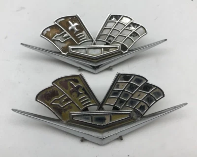 Chevrolet Corvette Impala 1962 1963 emblemas laterales en muy buen estado usado guión 3792000 par Foto 1 de 4