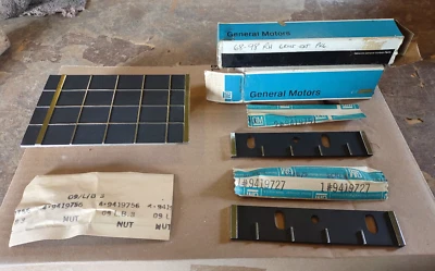 NOS 68 Oldsmobile 98 cromo rejilla extensiones molduras placas de llenado R luz de estacionamiento Foto 1 de 4