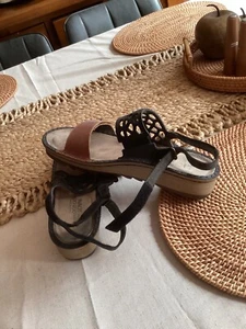 naot 40 sandals - Picture 1 of 3