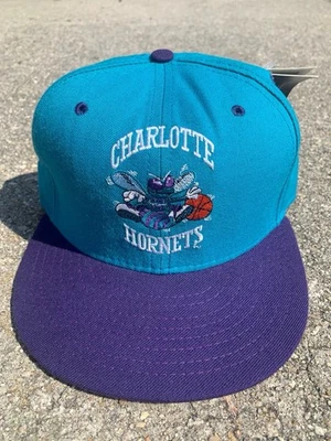 Gorra DE COLECCIÓN New Era CHARLOTTE HORNETS 100% LANA AJUSTADA (usada sin etiquetas) Foto 1 de 4