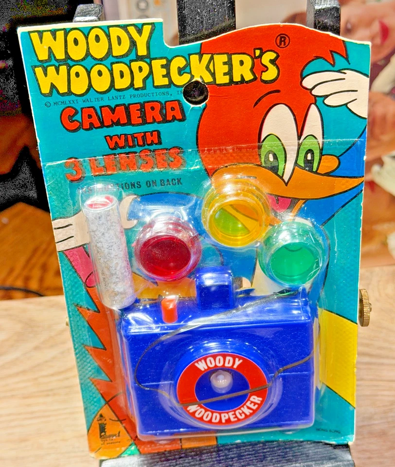 1971 WOODY WOODPECKER CAMERA WITH THREE LENSES MINT ON CARD TRUE VINTAGE - Image 1 of 3