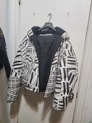 Chaqueta acolchada Alexander Wang para mujer con capucha blanca negra estampado integral talla M L Foto 1 de 4