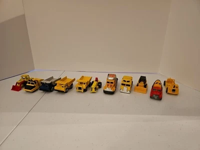 Lote de 11 camiones de volteo tractores vehículos de construcción Matchbox Hot Wheels de colección Foto 1 de 4