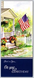 Tarjeta de felicitación patriótica feliz cumpleaños bandera americana en porche delantero sobre - Imagen 1 de 4