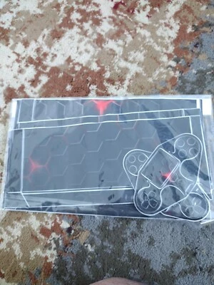 黑色和红色六边形 PS4 控制台和控制器保护膜 — 第 1/2 张图片