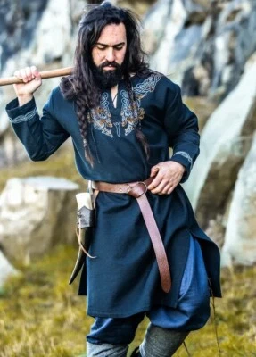 SALE! Wikinger Tunika mit Handstickerei Urnes-Stil Schwarz Gr.L - Bild 1 von 4