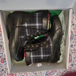 New Tommy Hilfiger Women’s Winter /Rain Duck Boots Black /Blue Plaid Size 8 - Picture 1 of 20