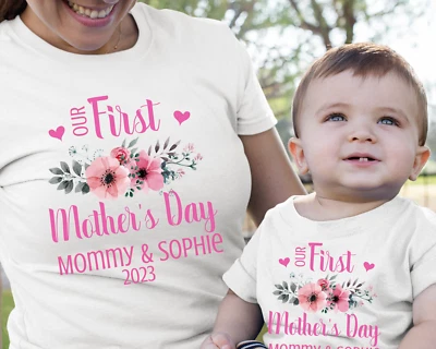 CAMISETAS PERSONALIZADAS ROSA FLORAL PRIMER DÍA DE LA MADRE A JUEGO - CAMISAS MAMÁ Y YO Foto 1 de 4