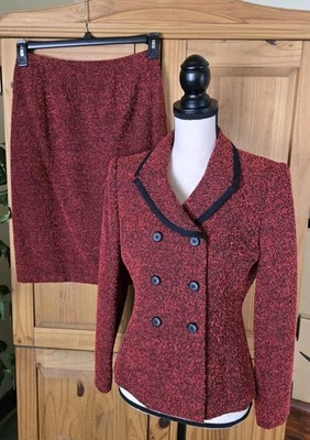 Le Suit 2-piece Skirt Suit Size 4P Red Boucle Wool Blend Double Breasted Blazer - Image 1 of 4