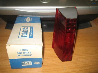 Nuevo de Lote Antiguo FoMoCo Ford 1968 Lincoln Continental Luz Trasera Lateral Derecha Lámpara Lente Foto 1 de 4