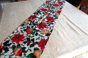 Corredor de mesa con estampado de flores de pascua y frutas de Navidad estilo hecho en casa - Imagen 1 de 7