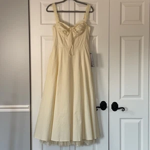 Alex & Sophia Butter Yellow Midi Dress | NWT | Size M | Sweetheart Neck Lace Hem - Picture 1 of 8