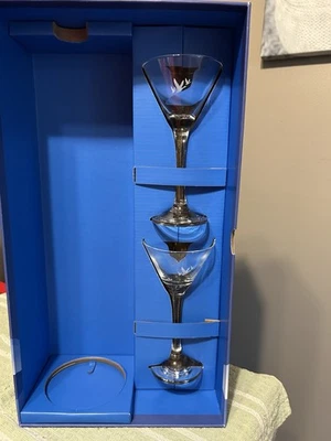 Juego de 2 vasos de cóctel Martini de vodka ganso gris tamaño 7" grabados con tallo Foto 1 de 4