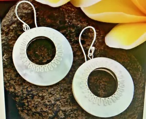 Bali legacy collection Mother of pearl earrings in sterling silver - Picture 1 of 4