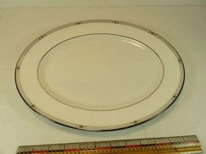 Piatto ovale Lenox Westerly platino 13 1/4 x 10 1/4 pollici Bone China USA EUC - Foto 1 di 7