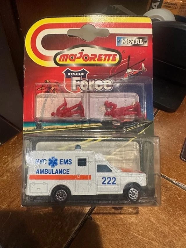Ambulancia Majorette Rescue Force NYC EMS Foto 1 de 1