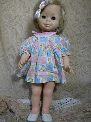 Muñeca vintage Mattel 1964 cantando Chatty Cathy 16" que canta Foto 1 de 4