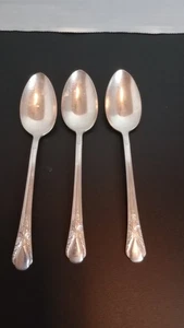 W.M. Rogers MFG Co. Silverplate - Set of 3 Spoons - Teaspoons - Picture 1 of 7