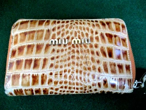 MIU MIU CRODILE EMBOSSED LEATHER BROWN PURSE WALLET ZIPPED ROUND - Picture 1 of 4