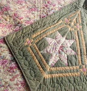 Reversible Handcrafted Quilted Blanket-Roses -Star Pattern-Multicolor-66" x 105" - Bild 1 von 8