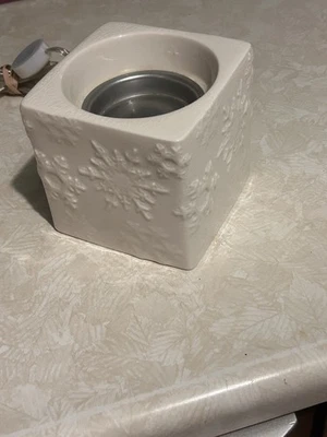 Calentador de velas Yankee con temporizador y copos de nieve Foto 1 de 4