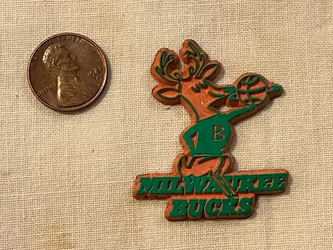 Vtg Rubber Refrig Standing Board Magnet NBA Basketball MILWAUKEE Bucks Cover