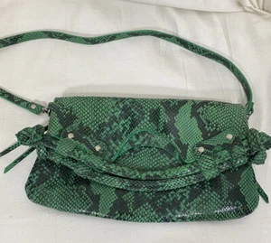 Bolso sin asas Pietro Alessandro de cuero con estampado de piel de serpiente verde + ¡Correa larga y bolsa! - Imagen 1 de 12
