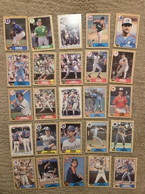 Lote de 25 tarjetas de béisbol Topps 1988. CARLTON FISK, DENNY MARTINEZ, BOB KNEPPER, ETC Foto 1 de 2