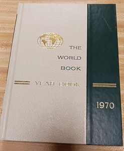 The 1970 World Book Year Book (A Review of The Events of 1969) Hardcover - Imagen 1 de 2