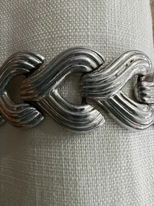 Trifari PAT PEND Krone Vintage Armband ca. 7" Retro strukturiert Zopf silberfarben - Bild 1 von 23
