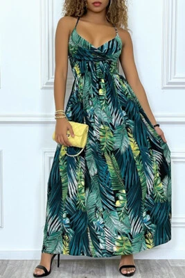 Longue robe d'été verte à manches courtes et col cache-coeur aux motifs palmiers - Photo 1/4