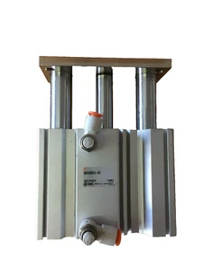 SMC MGQM32-50 Linear Compact Guided Cylinder / 32mm Diameter - 50mm Stroke - Foto 1 di 8
