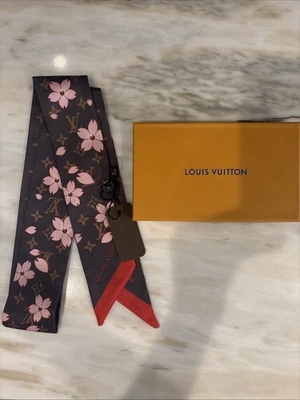Louis Vuitton LV 时尚村上丝绸 Monogram 棕色粉色头巾围巾 — 第 1/4 张图片